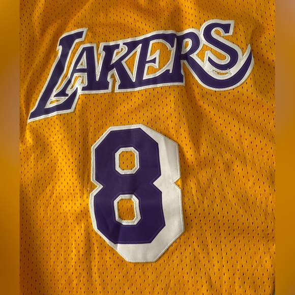 LA Lakers Kobe Bryant Mitchell Ness 1996-97 Jersey NBA Yellow Gold Home Memorial - Picture 9 of 11